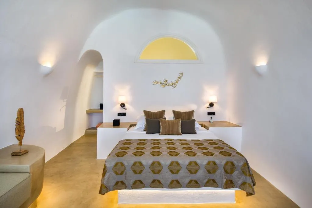 SUITE SUPERIOR WITH PRIVATE POOL Room, Siete Mares Luxury Suites, Santorini