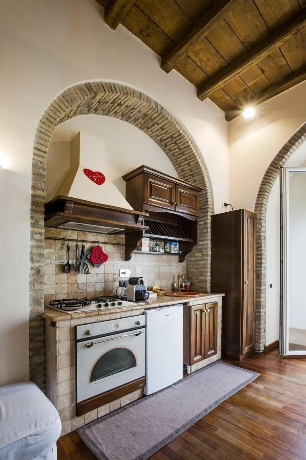 Room, Pettinary Village, Rome