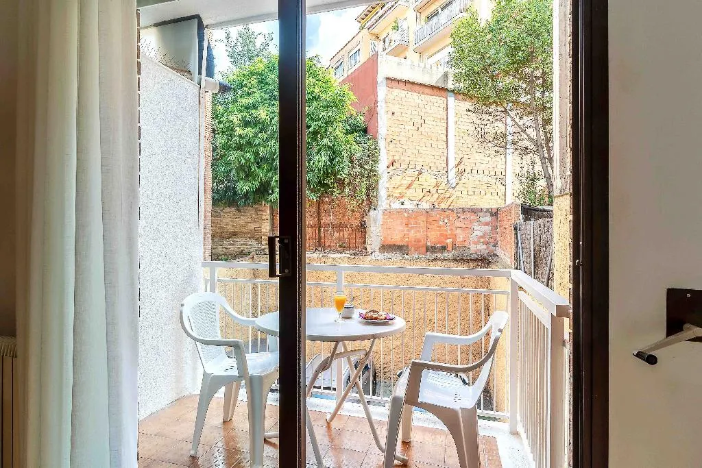 APARTMENT CAPACITY 4 Room, Aparthotel Bertran, Barcelona