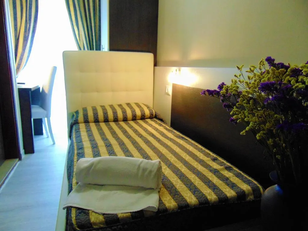 Room, Columbus, Venice