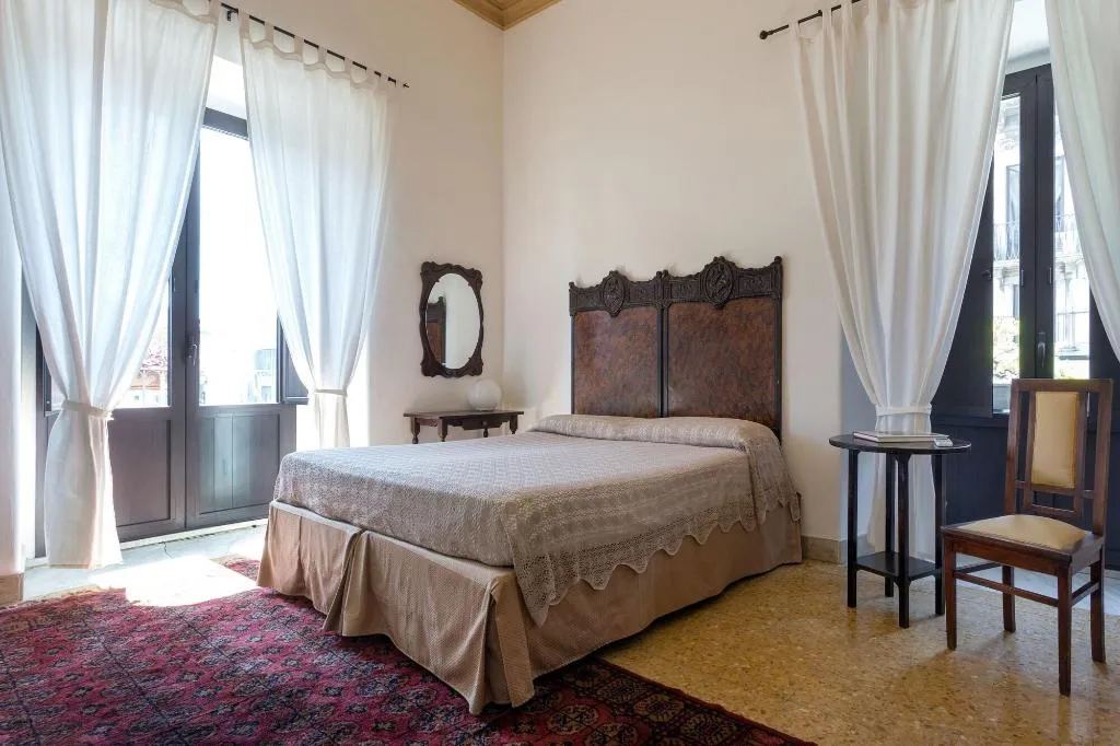 Room, Alcalà Living B&B, Catania