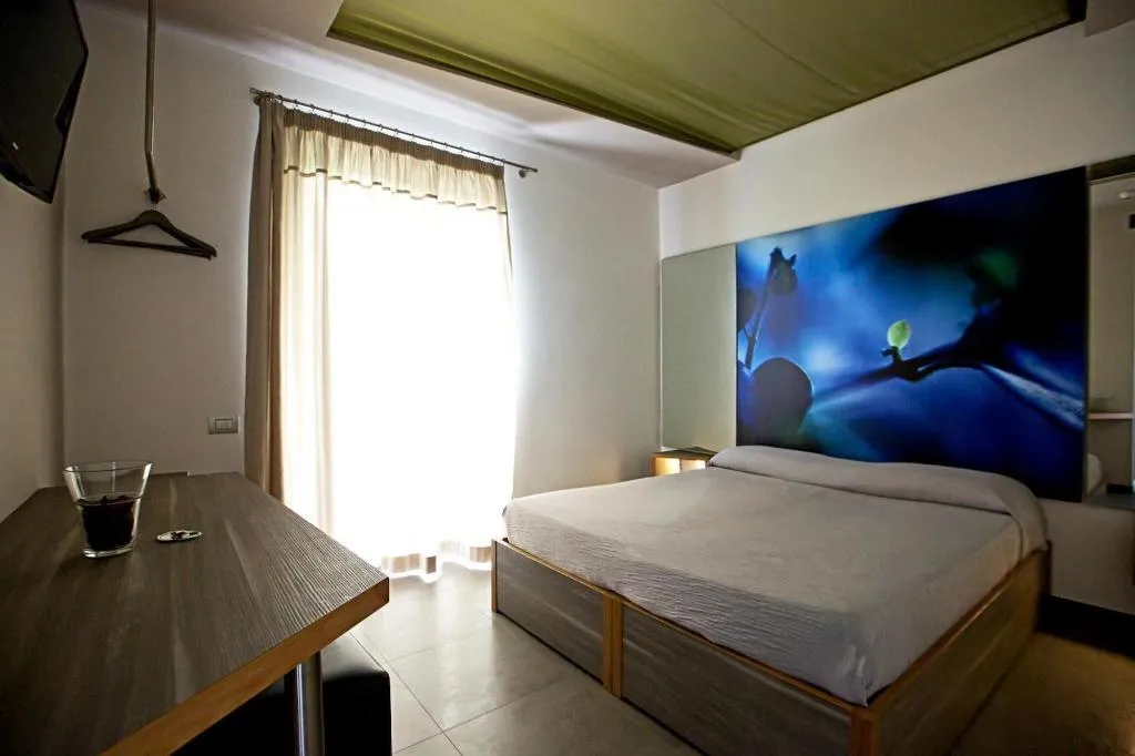 Room, Hotel Tiro A Volo, Naples