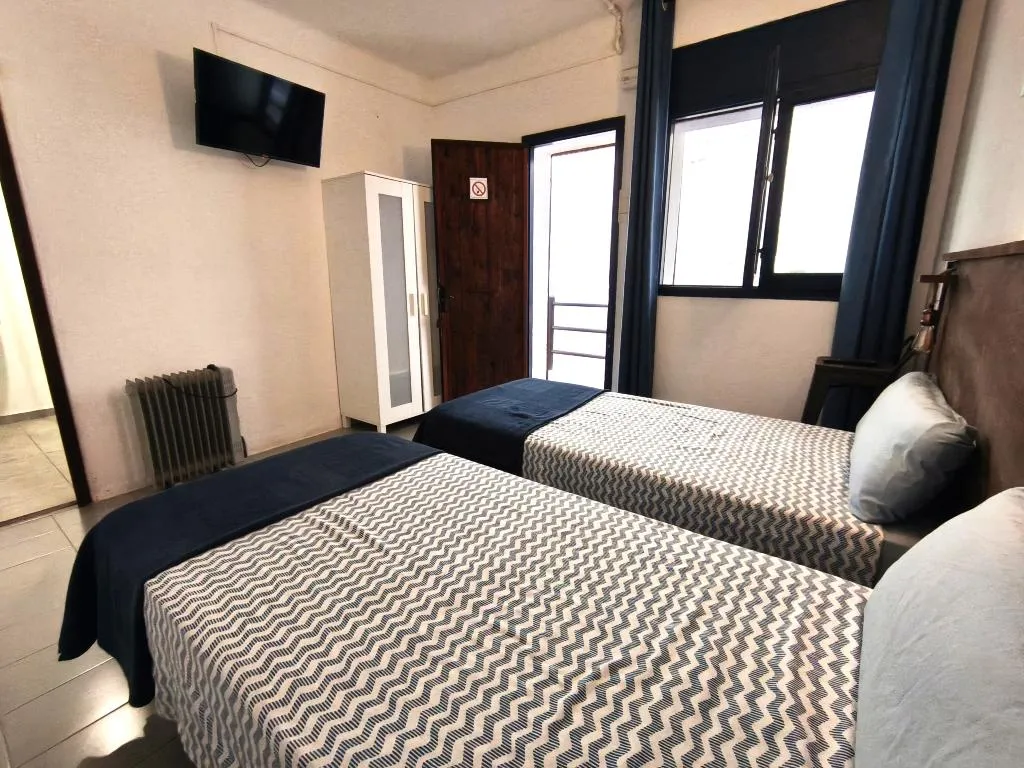 DOUBLE BASIC Room, L Hostalet De Canet, Barcelona