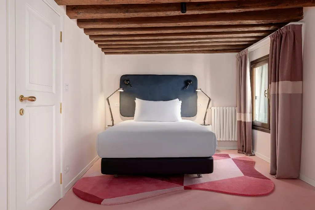 APARTMENT STANDARD Room, Palazzo Dei Fiori By Room Mate, Venice