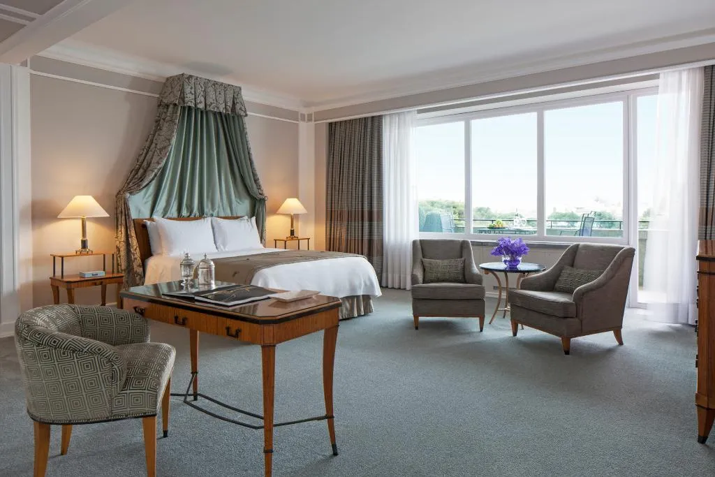 SUITE ONE BEDROOM Room, Four Seasons Hotel Ritz Lisbon, Lisbon