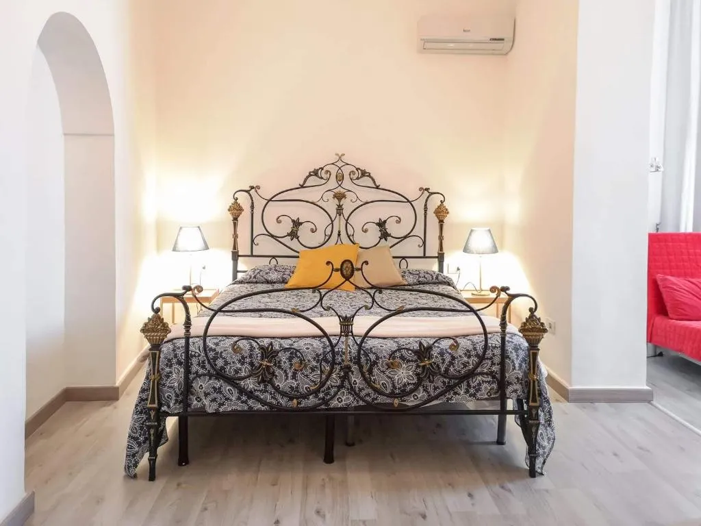 SUITE DELUXE TWO DOUBLE BEDS Room, BandB Civico 13, Naples