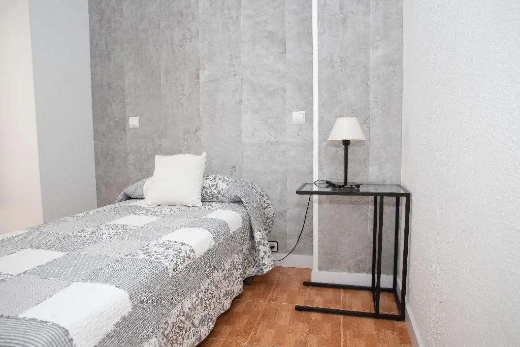 Room, Tokio, Madrid