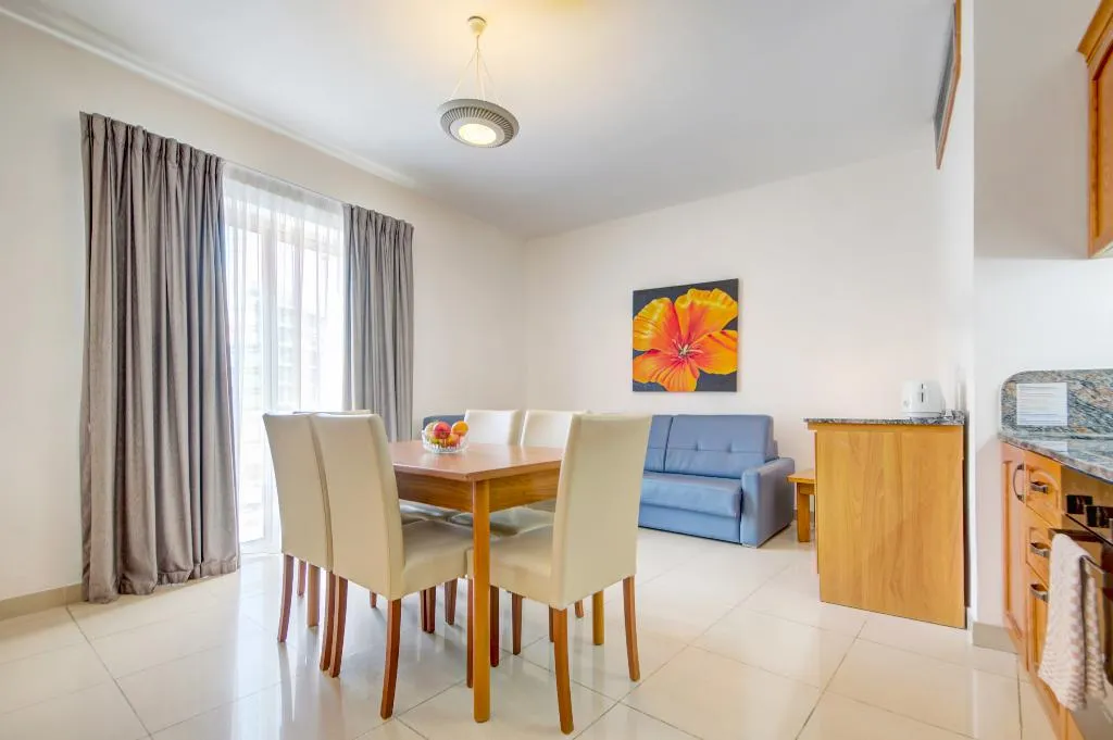 APARTMENT TWO BEDROOMS Room, AX Sunny Coast, Malta
