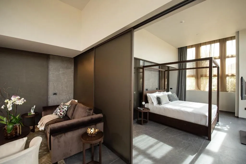 Room, Gold Tower Lifestyle Hotel, Naples