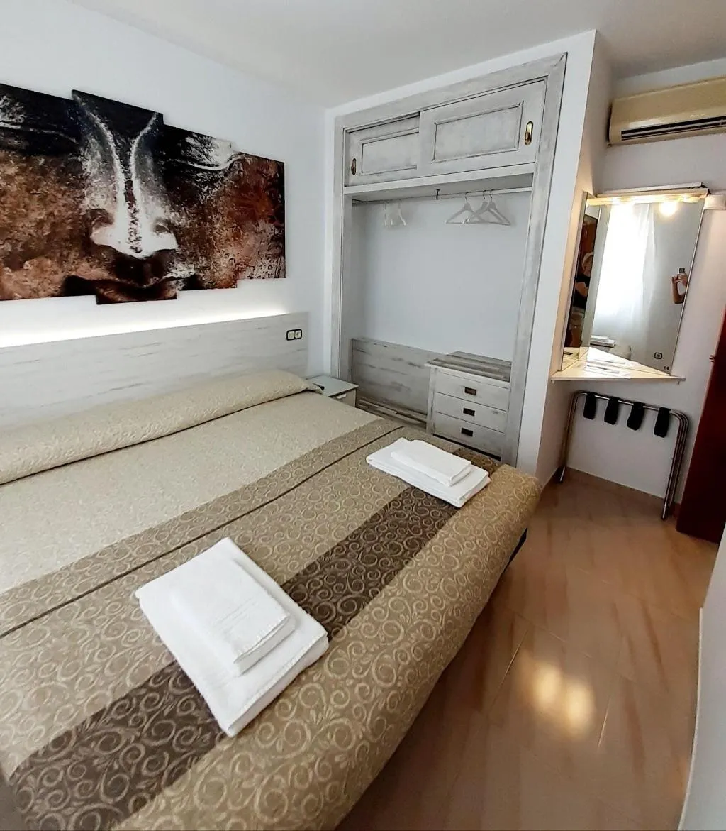 Room, Hostal Kokkola, Costa Del Sol
