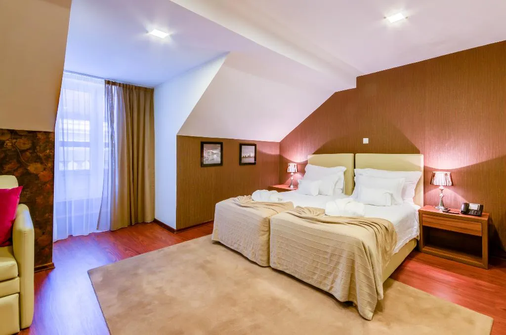 TRIPLE SUPERIOR WITH VIEWS Room, Hotel Borges Chiado, Lisbon