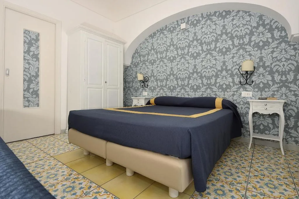 Room, Hotel Settebello, Naples