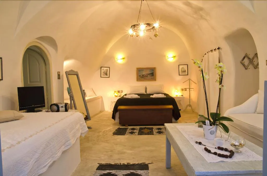 Room, Marizan Caves & Villas, Santorini, Santorini