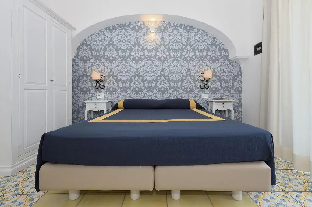 Room, Hotel Settebello, Naples