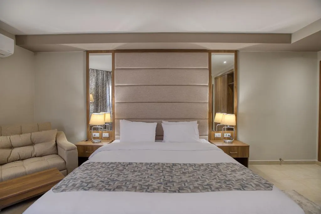 TRIPLE KING SIZE BED Room, Nozol Pyramids Hotel & SPA, Cairo