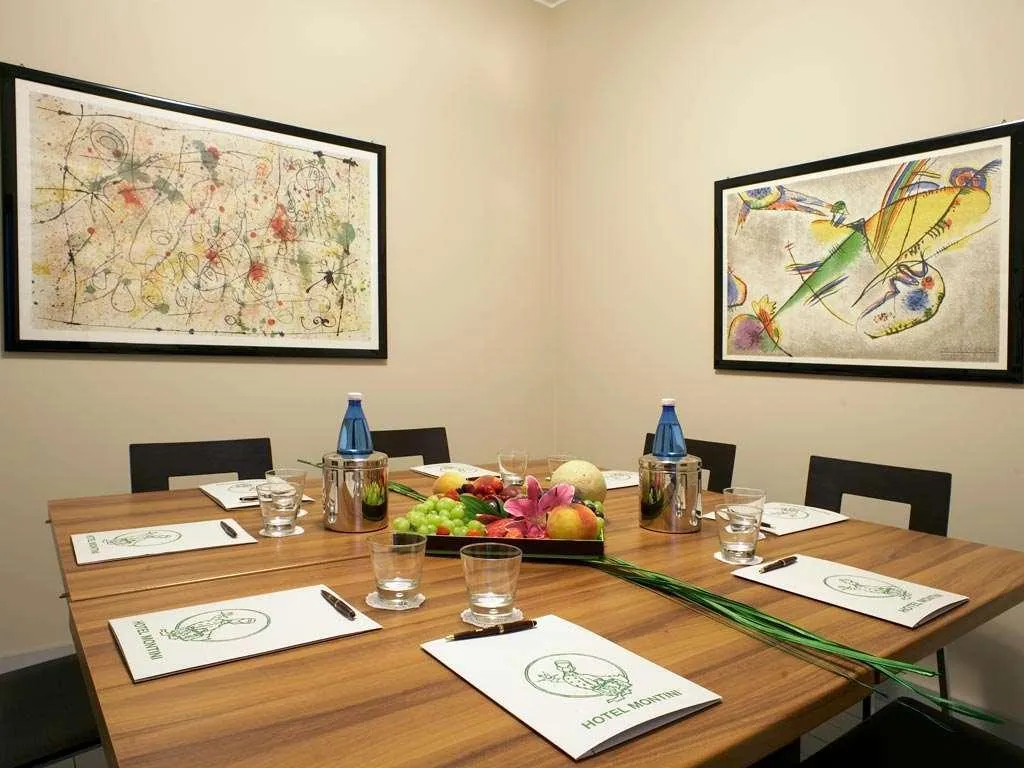 Room, Montini, Milan