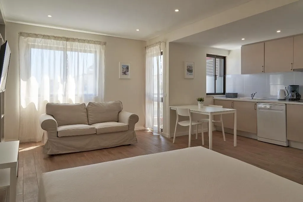 STUDIO DELUXE WITH BALCONY Room, Legacy Suites & Apartments Albufeira Al, Algarve