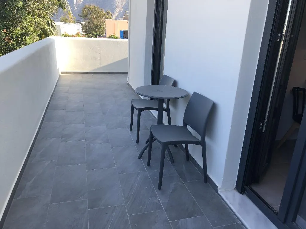 APARTMENT GARDEN VIEW Room, Dragonfly Villas, Santorini