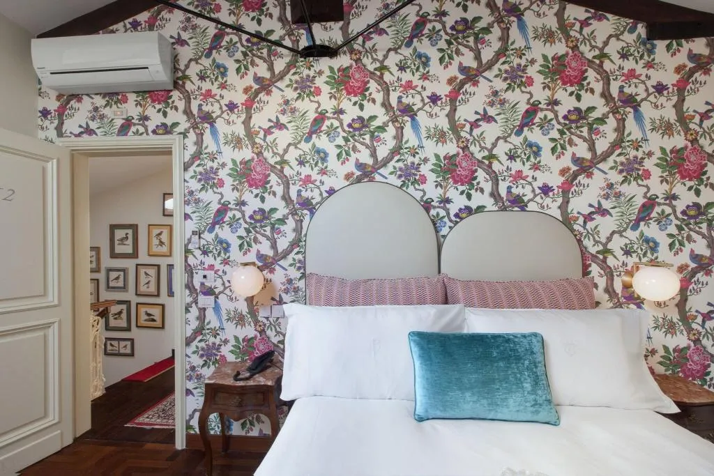 DOUBLE DELUXE WITH JACUZZI Room, Relais Villa Savarese, Naples