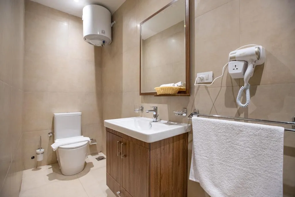 TRIPLE KING SIZE BED Room, Nozol Pyramids Hotel & SPA, Cairo