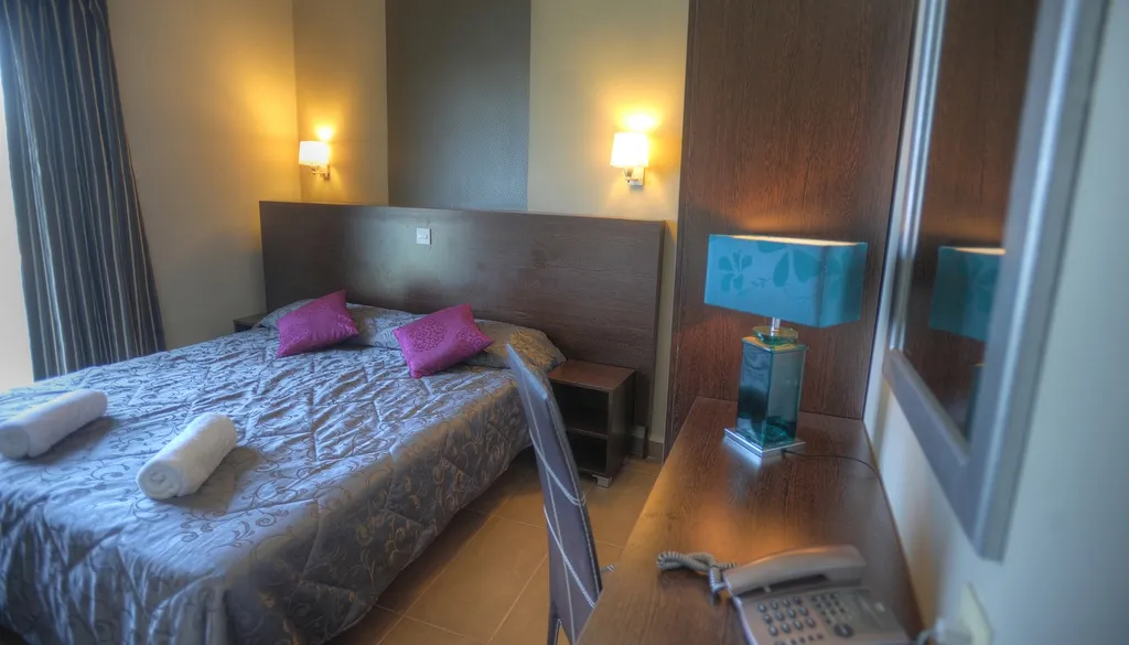 Double or Twin STANDARD Room, Carlton Hotel, Malta