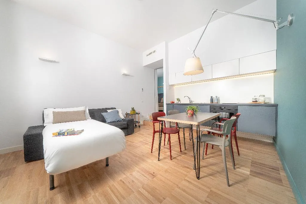 APARTMENT TWO BEDROOMS Room, Piazza Bellini, Naples