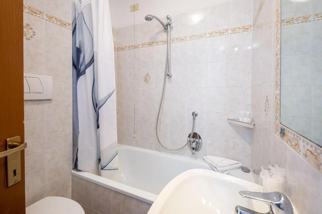 TRIPLE STANDARD Room, Lilium Hotel, Florence