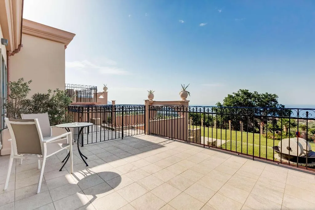 SUITE KING SIZE BED Room, Best Western Plus Hotel Terre di Eolo, Catania