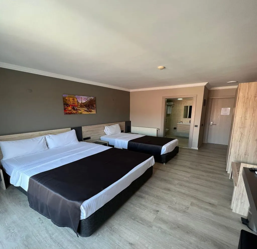TRIPLE STANDARD Room, Grand Faik Hotel, Izmir