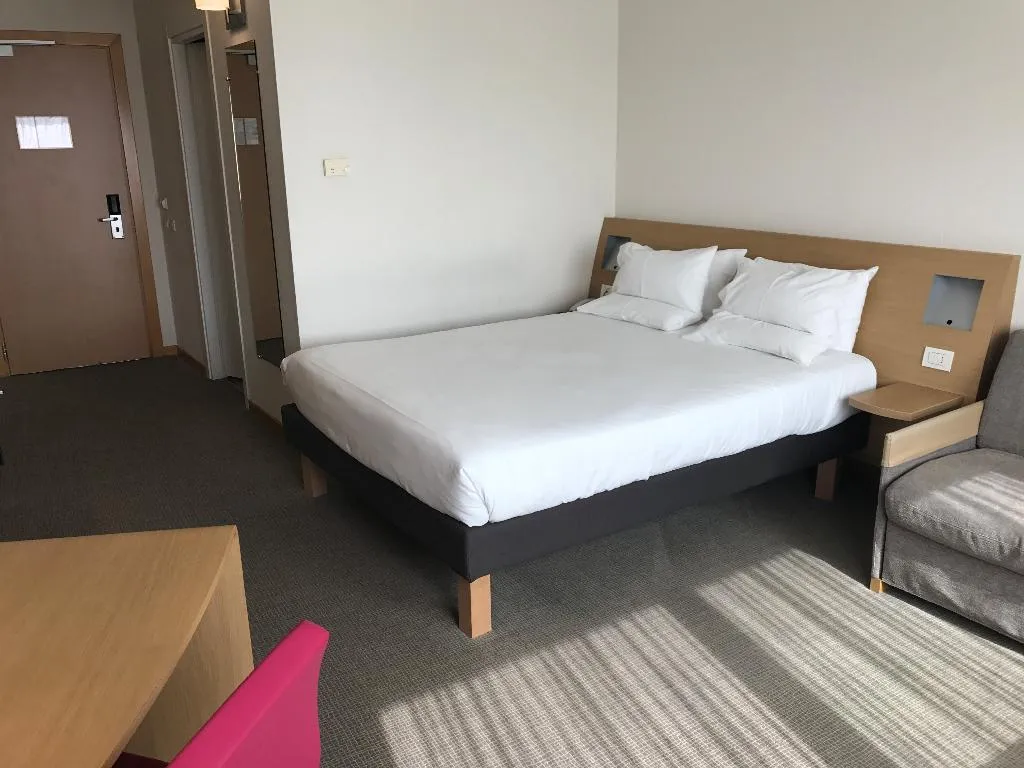 Double or Twin SUPERIOR Room, Novotel Venezia Mestre Castellana, Venice