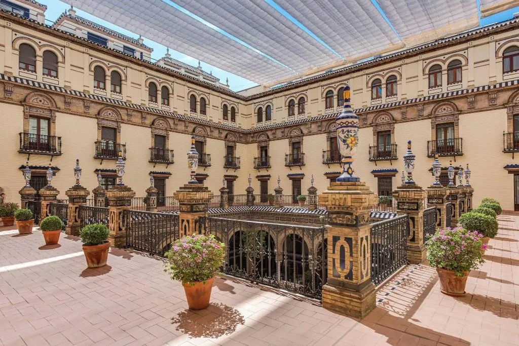 DOUBLE DELUXE WITH VIEWS Room, Alfonso XIII, Seville