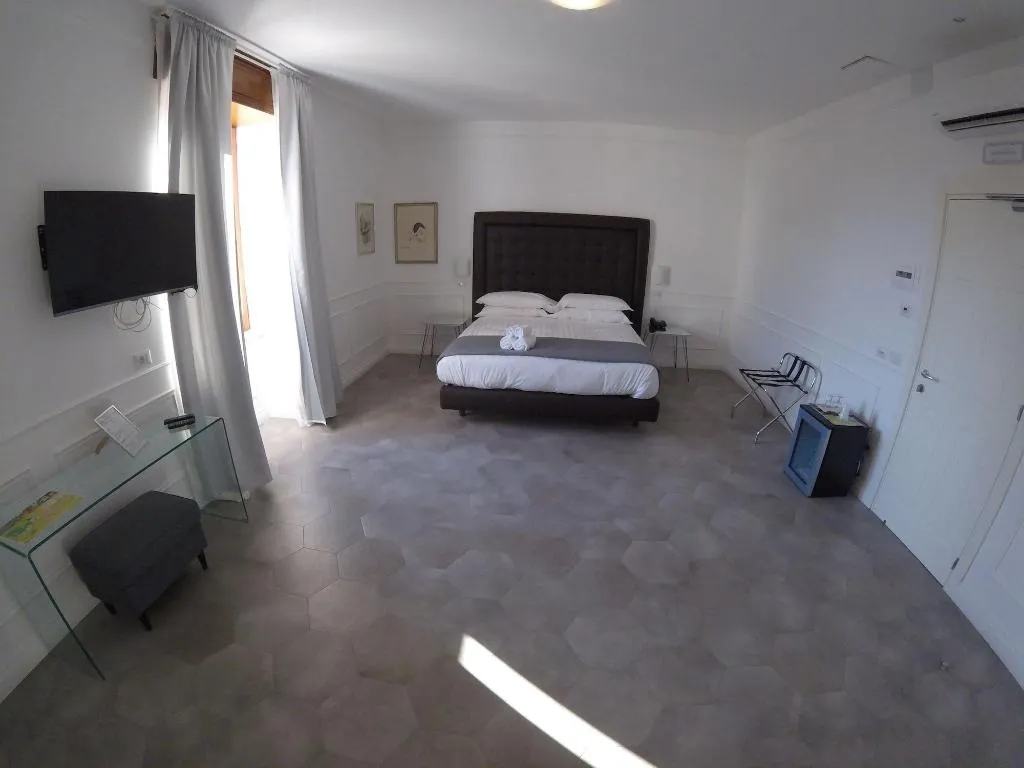 Room, Palazzo Balsamo, Naples