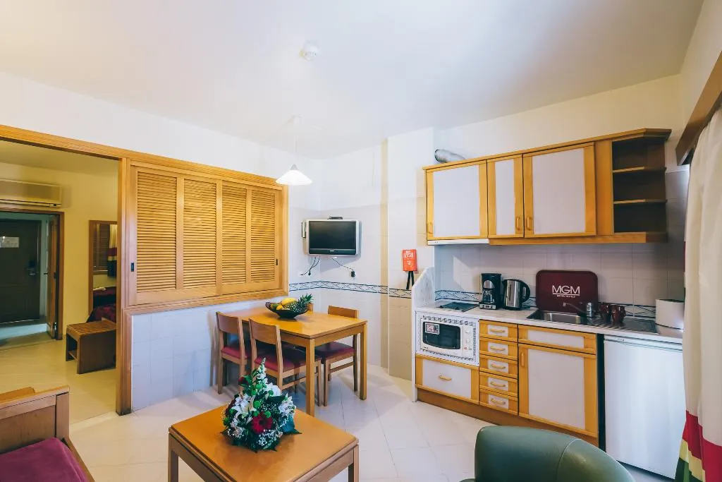 Room, Grand Muthu Forte da Oura, Algarve