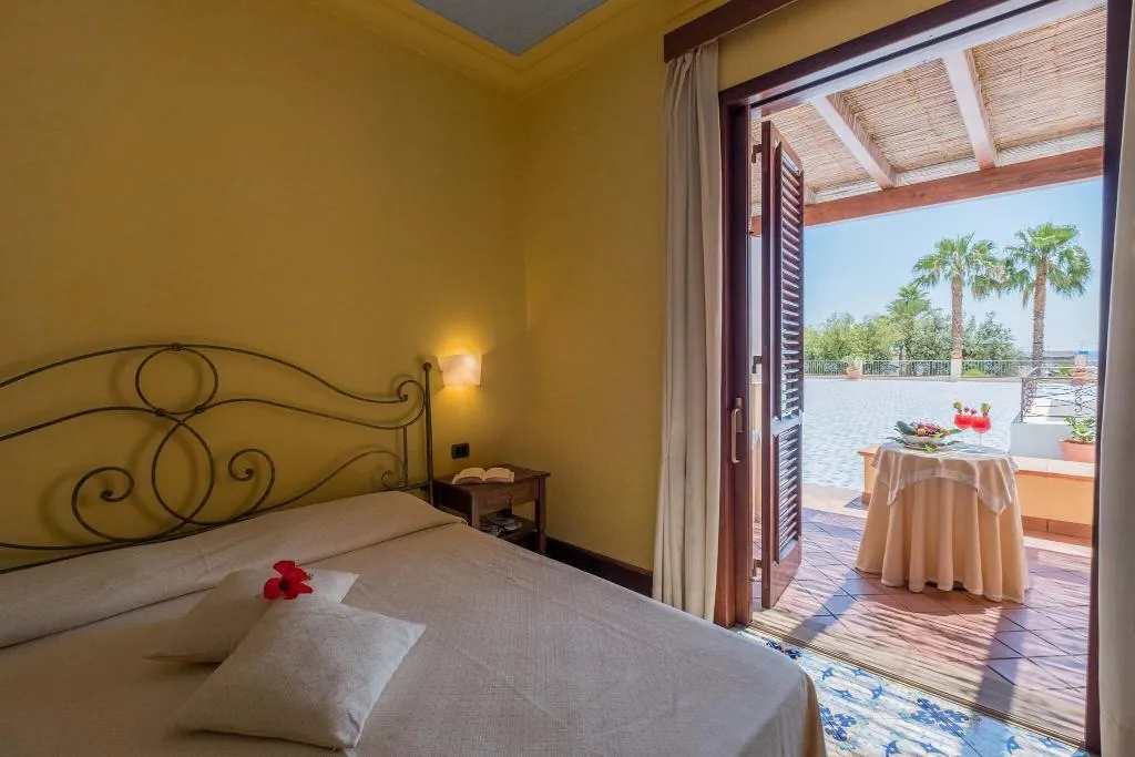 Room, Aktea, Catania