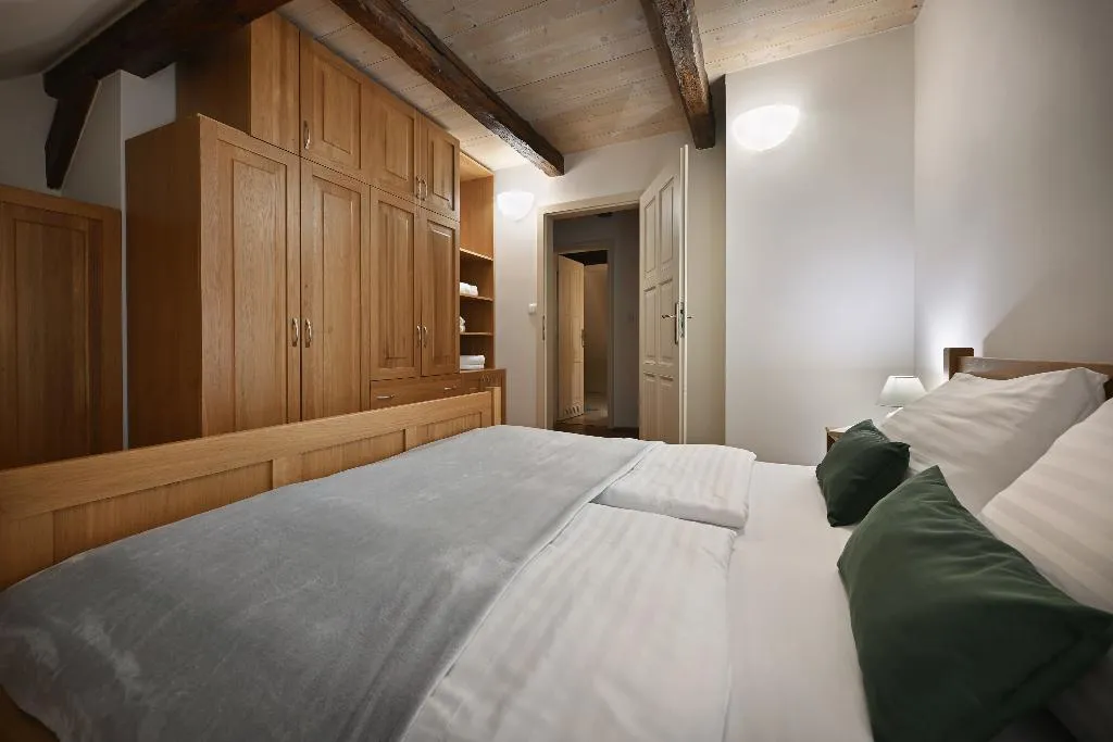 APARTMENT CAPACITY 8 THREE BEDROOMS Room, Boutique Apartments White Swan, Prague