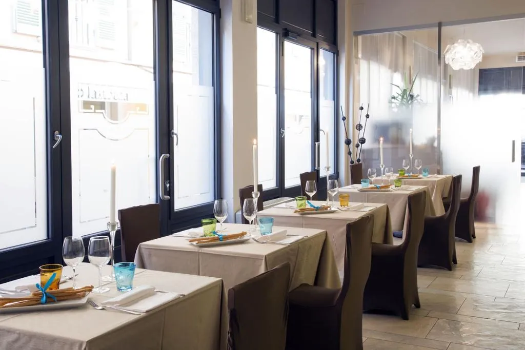 Restaurant, Primavera, Milan