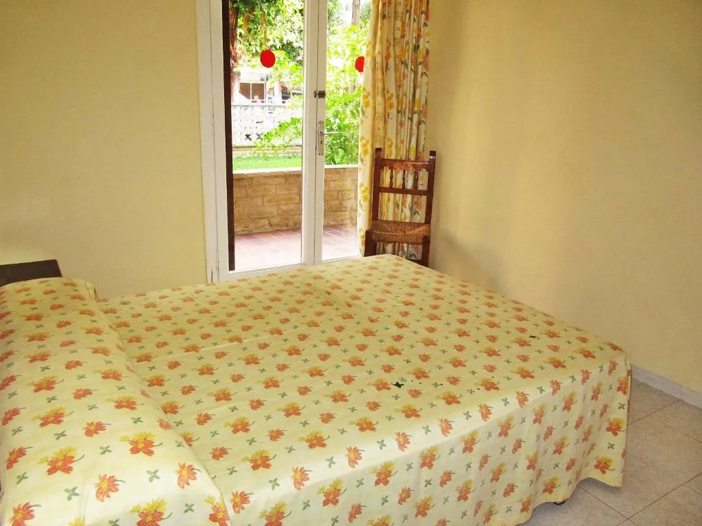 Room, Flandria, Costa Dorada