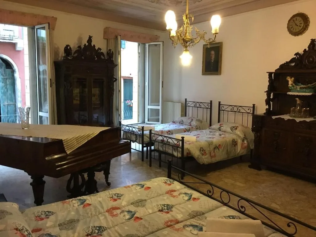 Room, Venice Sun Apartment And Rooms, Venice