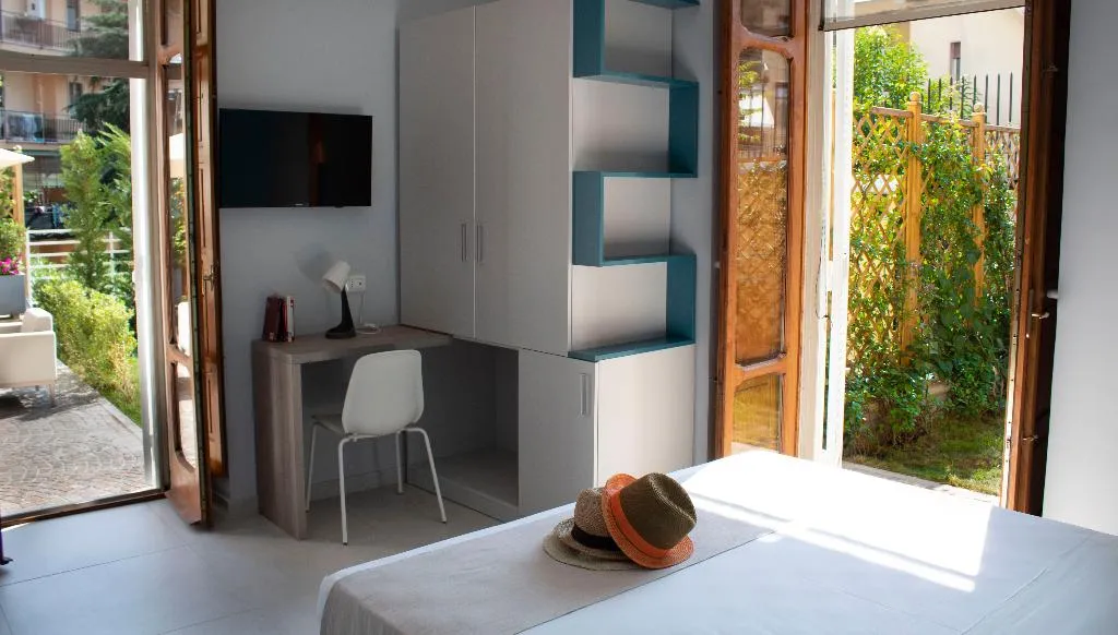 DOUBLE STANDARD Room, Relais Villa Montedonzelli, Naples