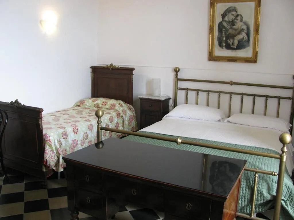Room, Lo Stradone, Naples