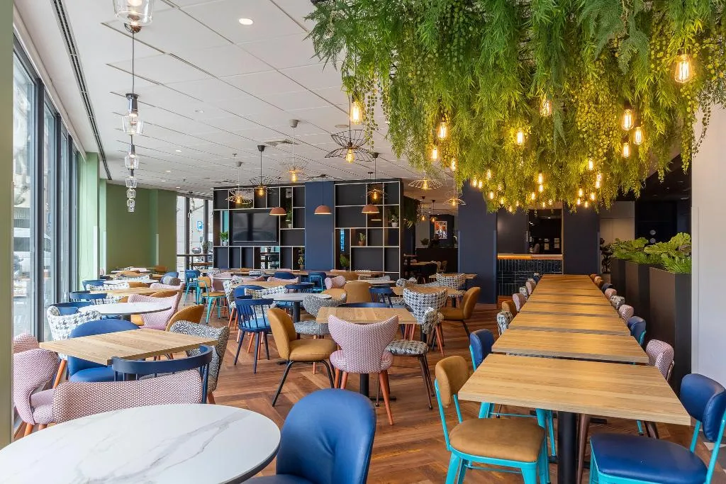 Bar, Travelodge Barcelona Poblenou, Barcelona