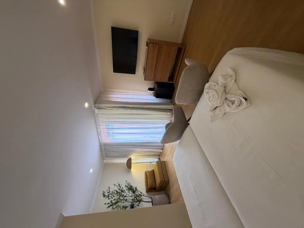 TWIN TWO BEDS Room, Inn & Art Hotel Gallery, Madeira
