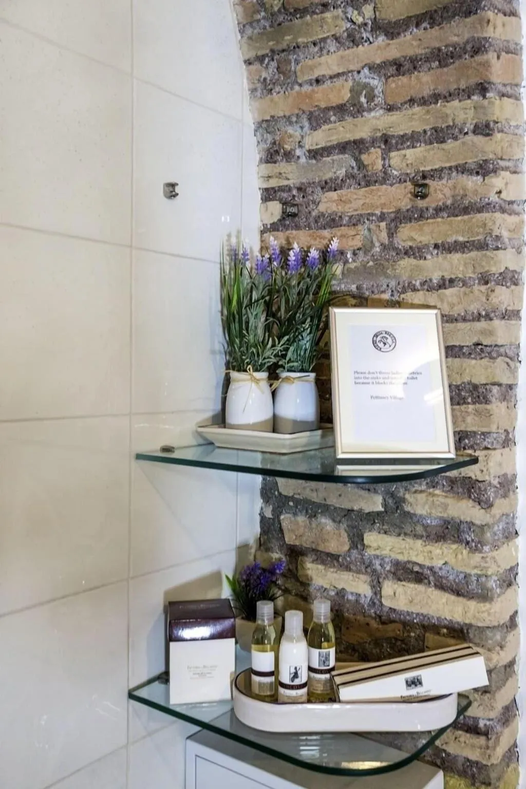 Room, Pettinary Village, Rome