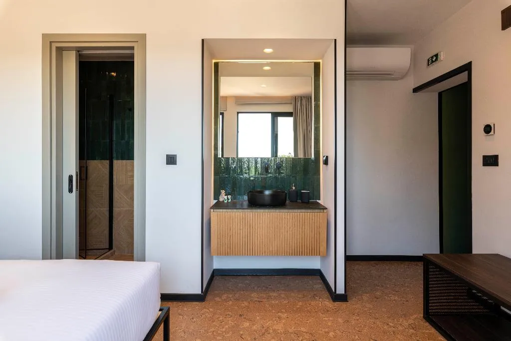 DOUBLE WITH BALCONY WITH VIEWS Room, Parea, Athens