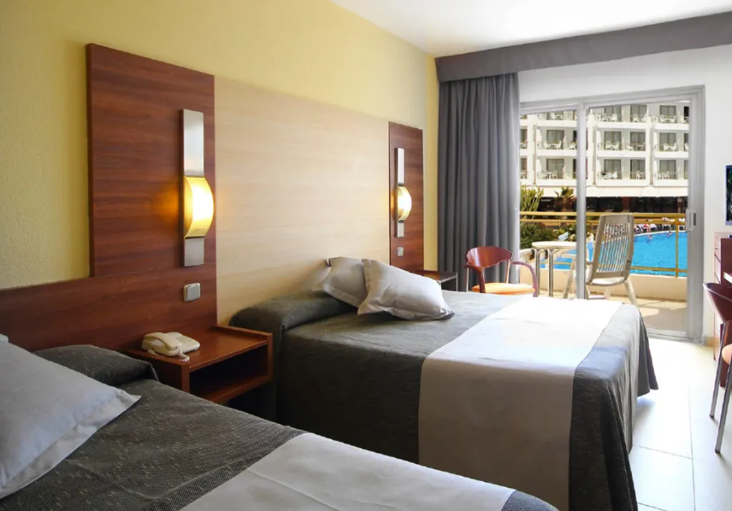 QUADRUPLE PREMIUM Room, Aquamarina & SPA, Costa Brava