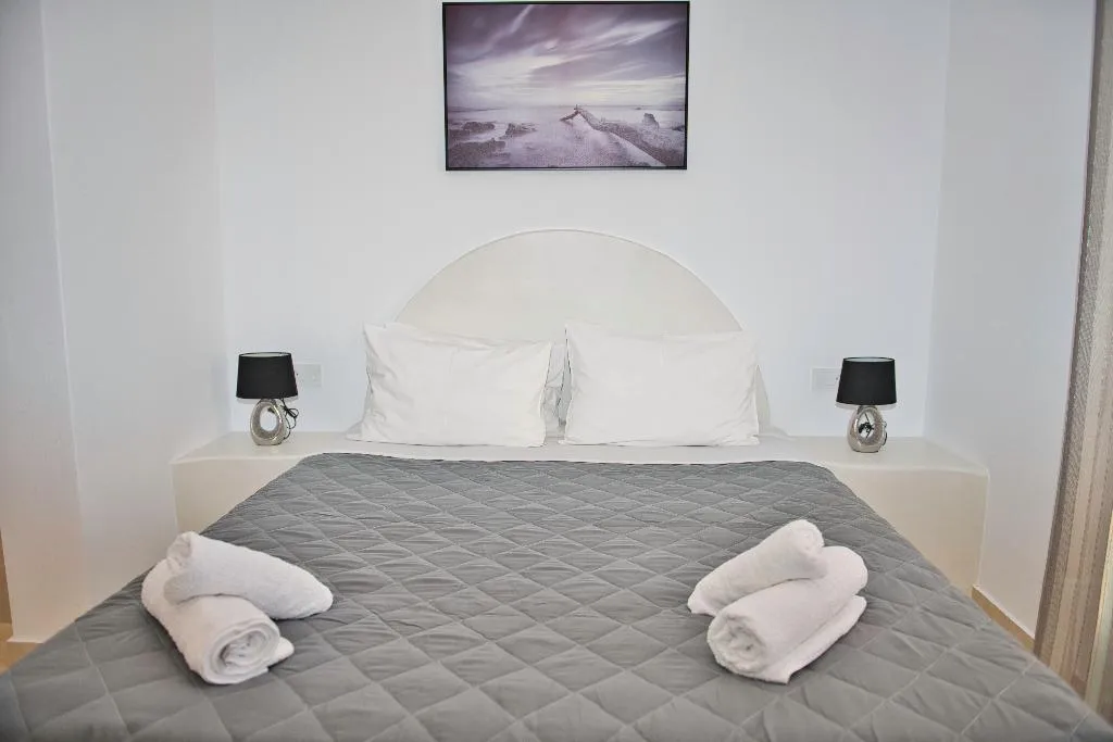 DOUBLE DELUXE CAPACITY 2 Room, Villa Angira, Santorini