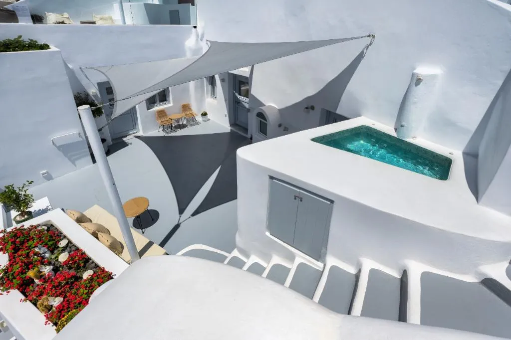 JUNIOR SUITE WITH JACUZZI Room, Hill Suites Santorini, Santorini