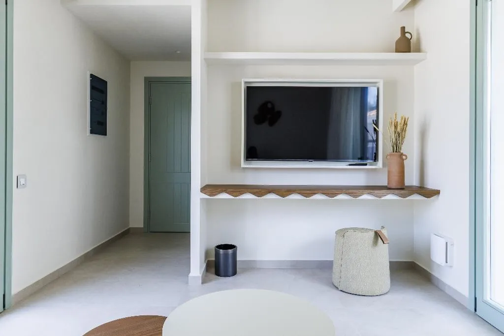 JUNIOR SUITE DELUXE SEA VIEW Room, Minnŏ Boutique Hotel & Spa, Skiathos