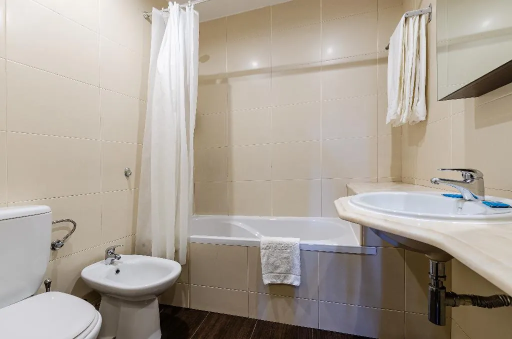 Double or Twin STANDARD Room, DAH Dom Afonso Henriques, Lisbon