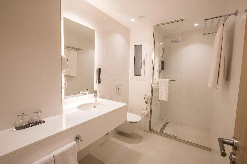 DOUBLE BASIC Room, Carlton, Tunisia